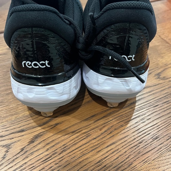 Nike Black and White metal baseball cleats Lightweight Mesh - Picture 2 of 8